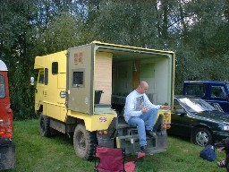 UDH581W-005-stoneleigh-2001.jpg (126450 bytes)